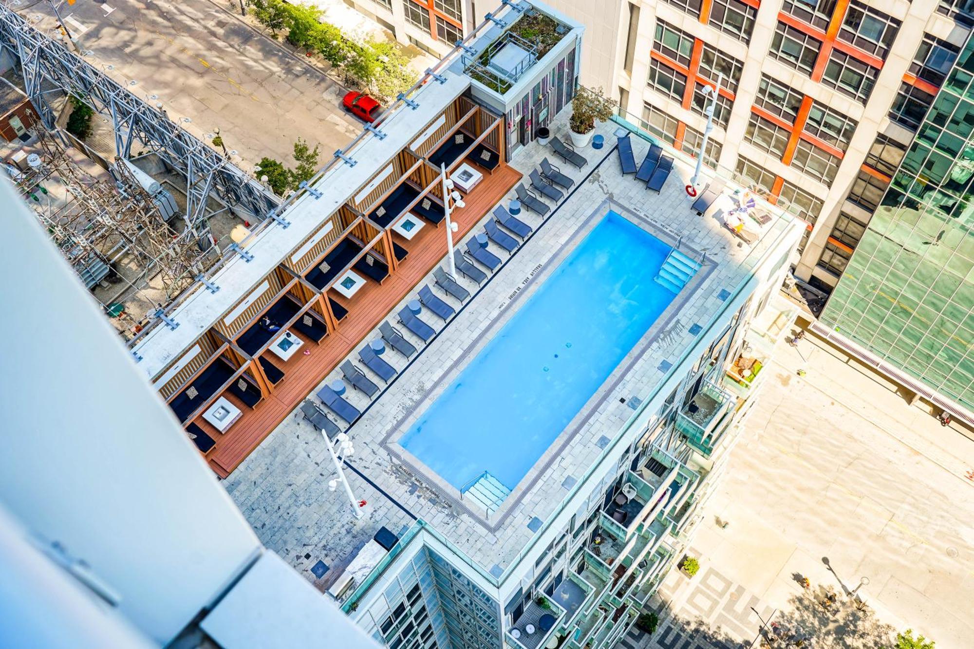 Chol Furnished Suites Heart Of Downtown Toronto, 2 Beds, Free Parking, Cn Tower View Dış mekan fotoğraf