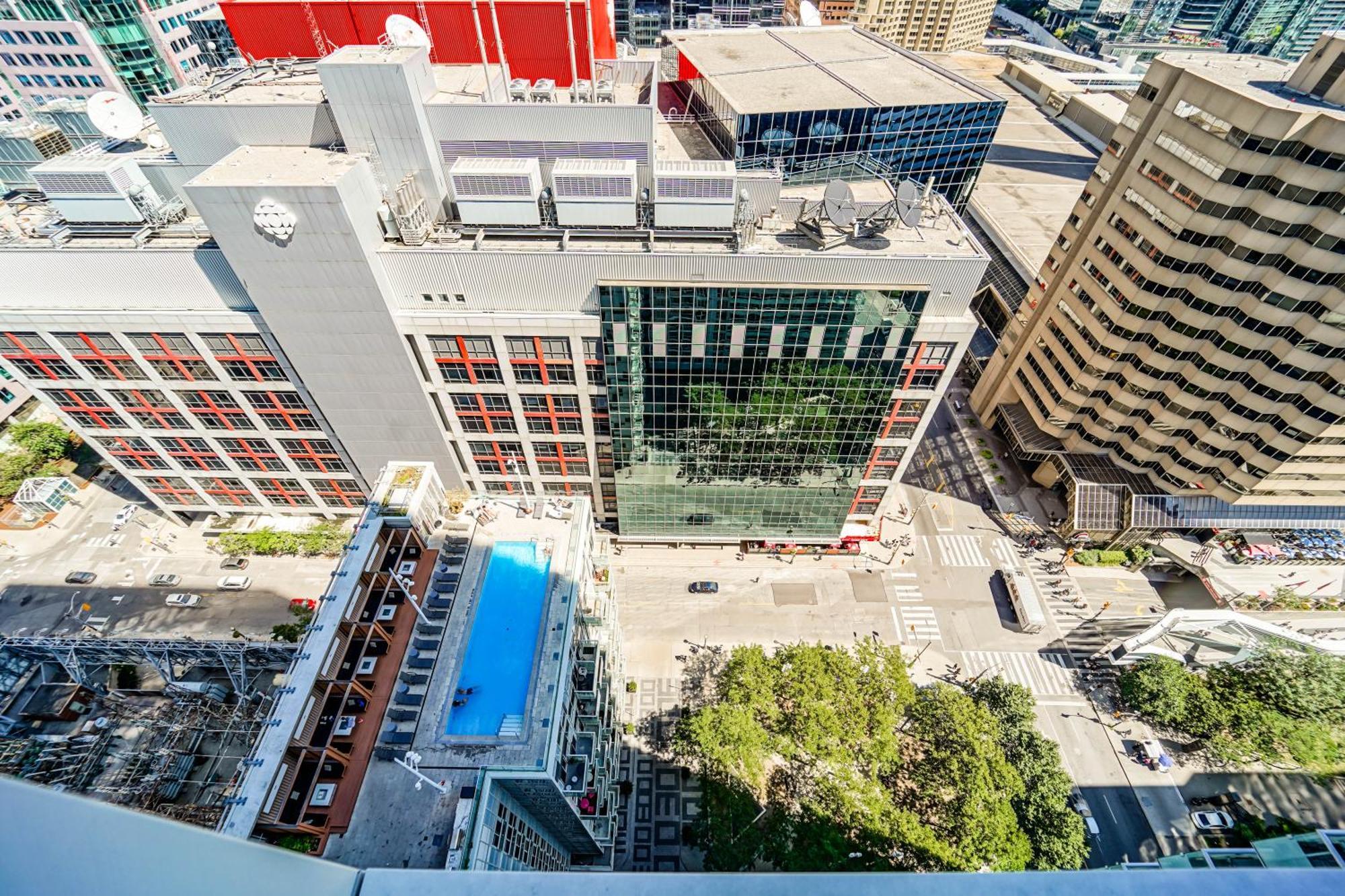 Chol Furnished Suites Heart Of Downtown Toronto, 2 Beds, Free Parking, Cn Tower View Dış mekan fotoğraf