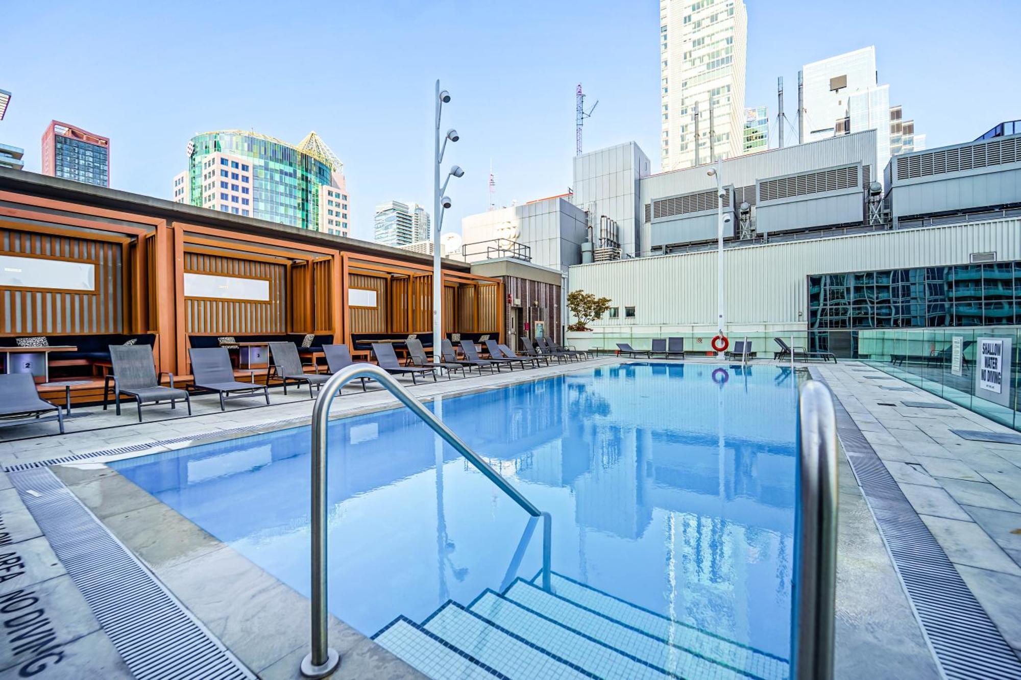 Chol Furnished Suites Heart Of Downtown Toronto, 2 Beds, Free Parking, Cn Tower View Dış mekan fotoğraf