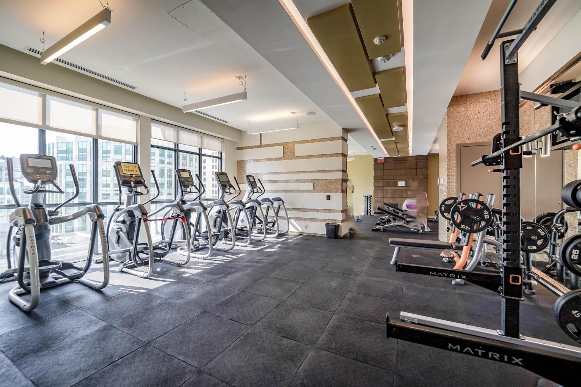 Chol Furnished Suites Heart Of Downtown Toronto, 2 Beds, Free Parking, Cn Tower View Dış mekan fotoğraf