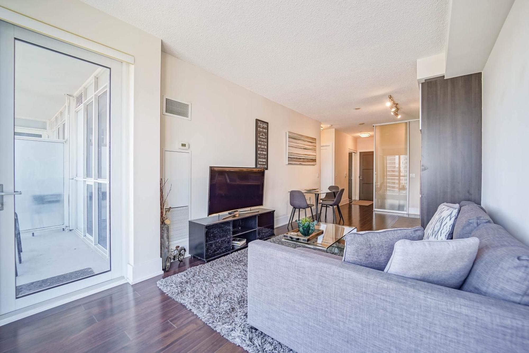 Chol Furnished Suites Heart Of Downtown Toronto, 2 Beds, Free Parking, Cn Tower View Dış mekan fotoğraf
