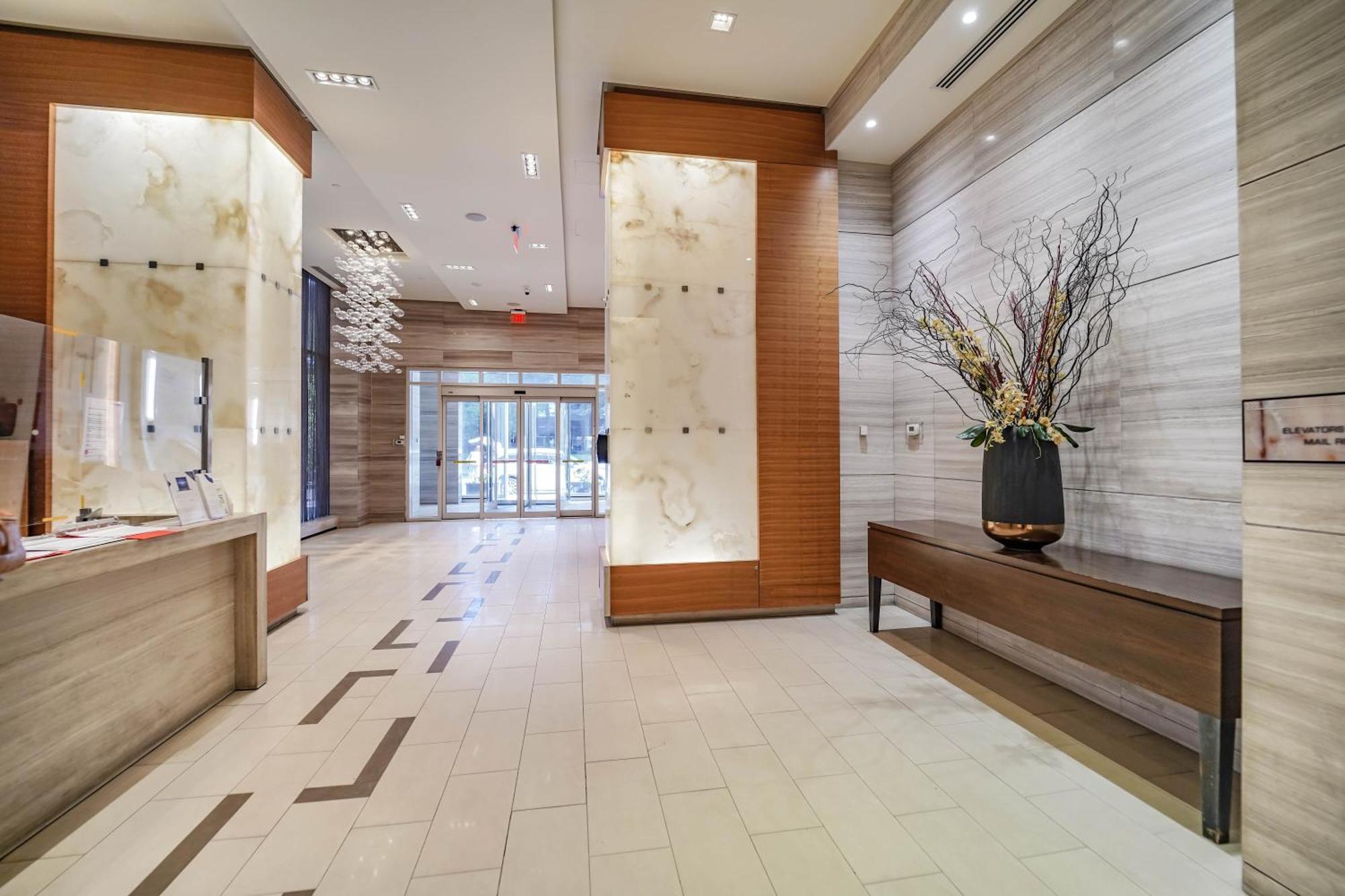 Chol Furnished Suites Heart Of Downtown Toronto, 2 Beds, Free Parking, Cn Tower View Dış mekan fotoğraf
