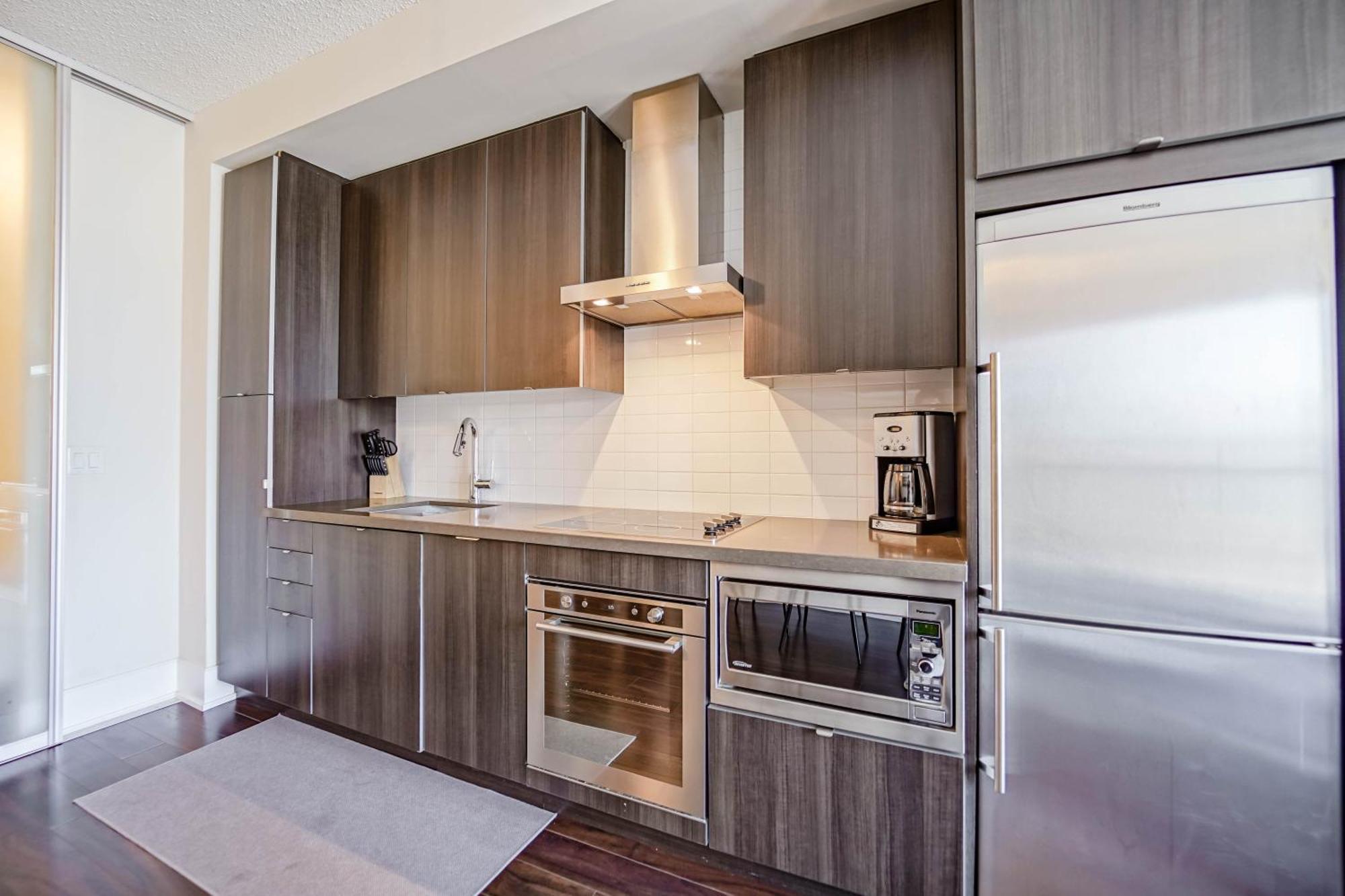 Chol Furnished Suites Heart Of Downtown Toronto, 2 Beds, Free Parking, Cn Tower View Dış mekan fotoğraf