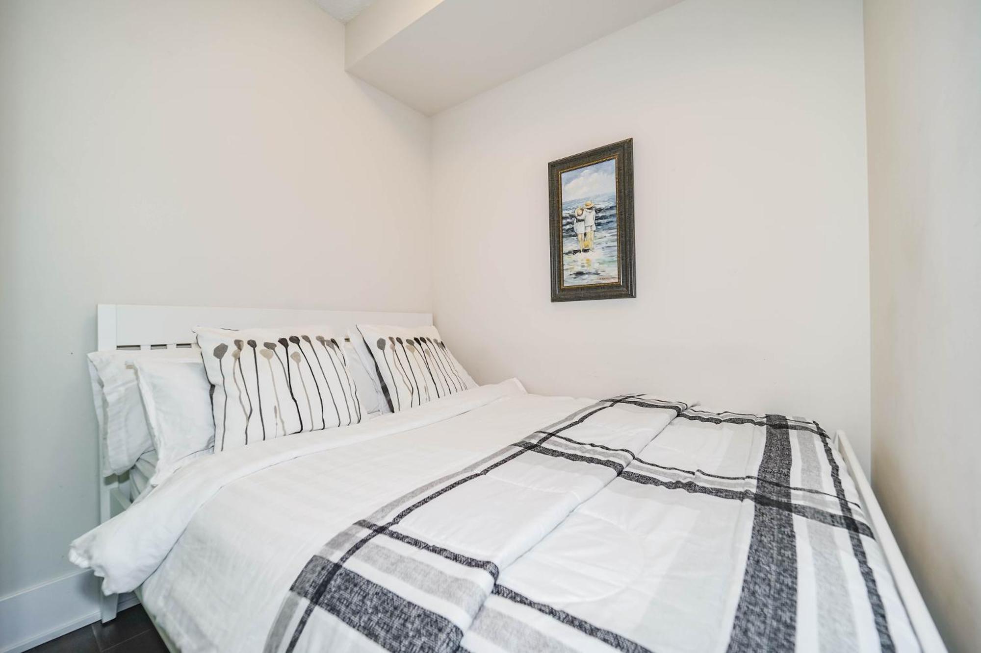 Chol Furnished Suites Heart Of Downtown Toronto, 2 Beds, Free Parking, Cn Tower View Dış mekan fotoğraf