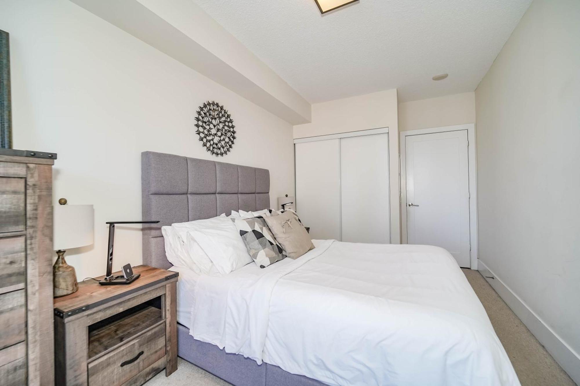 Chol Furnished Suites Heart Of Downtown Toronto, 2 Beds, Free Parking, Cn Tower View Dış mekan fotoğraf