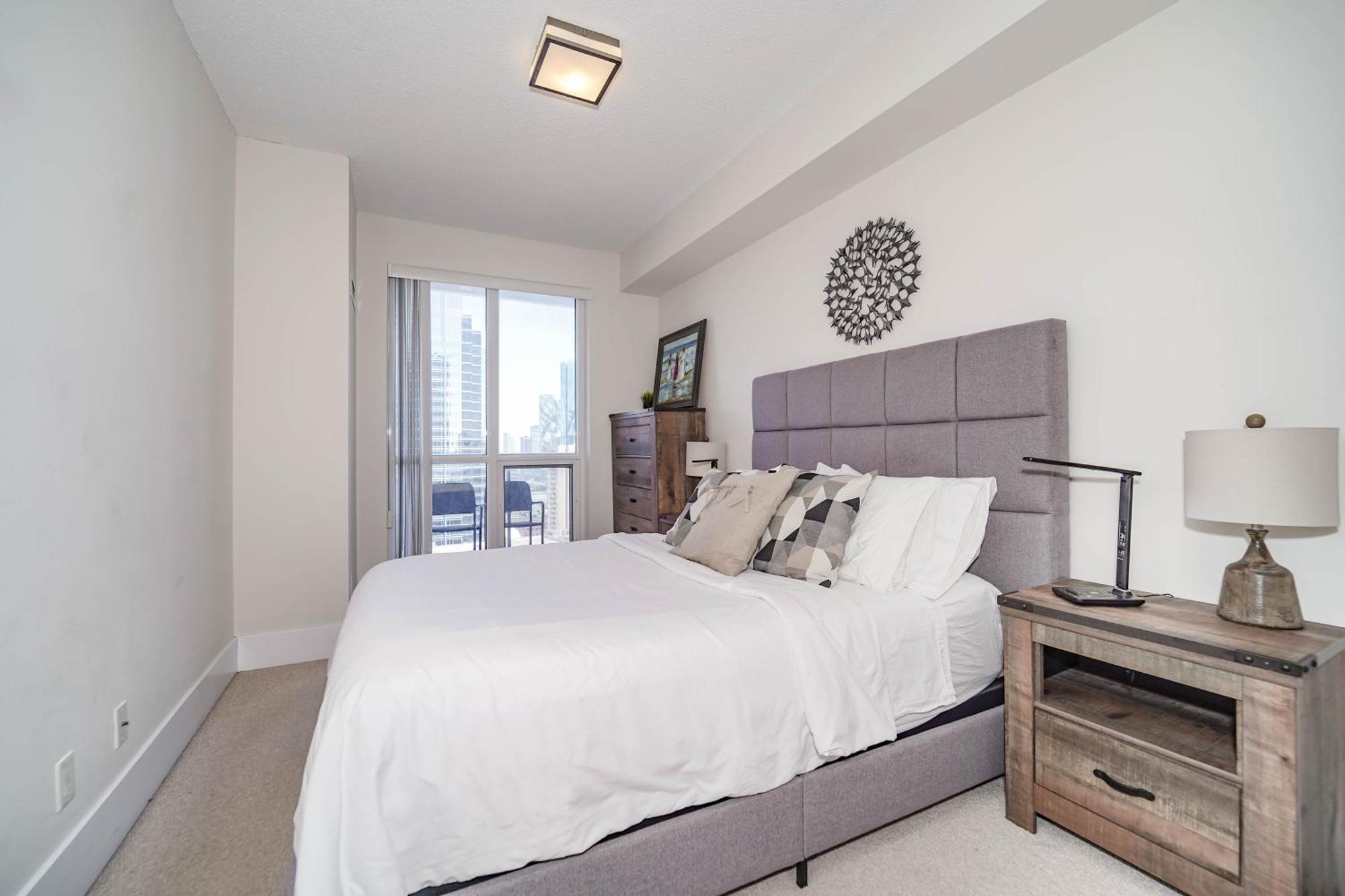 Chol Furnished Suites Heart Of Downtown Toronto, 2 Beds, Free Parking, Cn Tower View Dış mekan fotoğraf