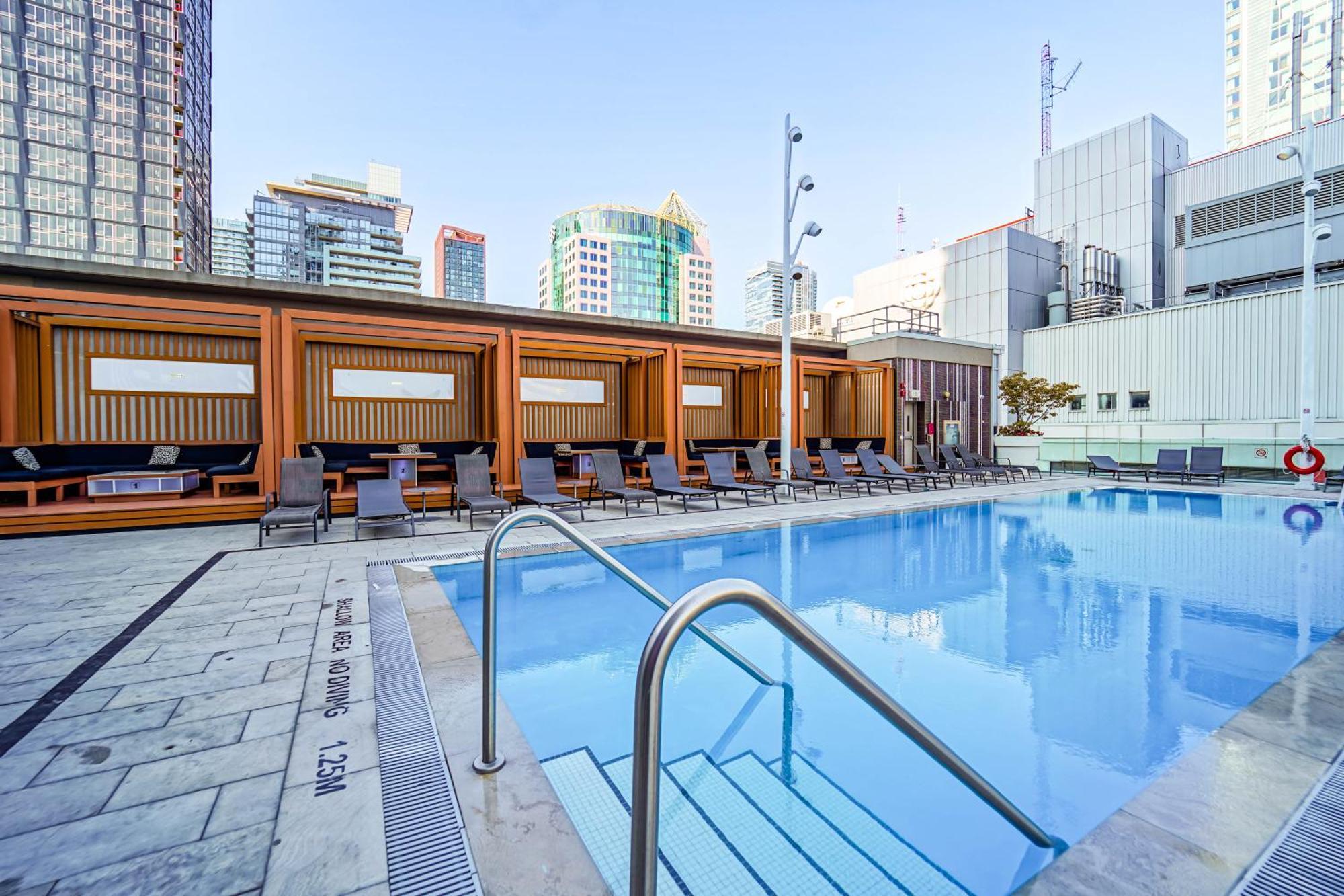 Chol Furnished Suites Heart Of Downtown Toronto, 2 Beds, Free Parking, Cn Tower View Dış mekan fotoğraf