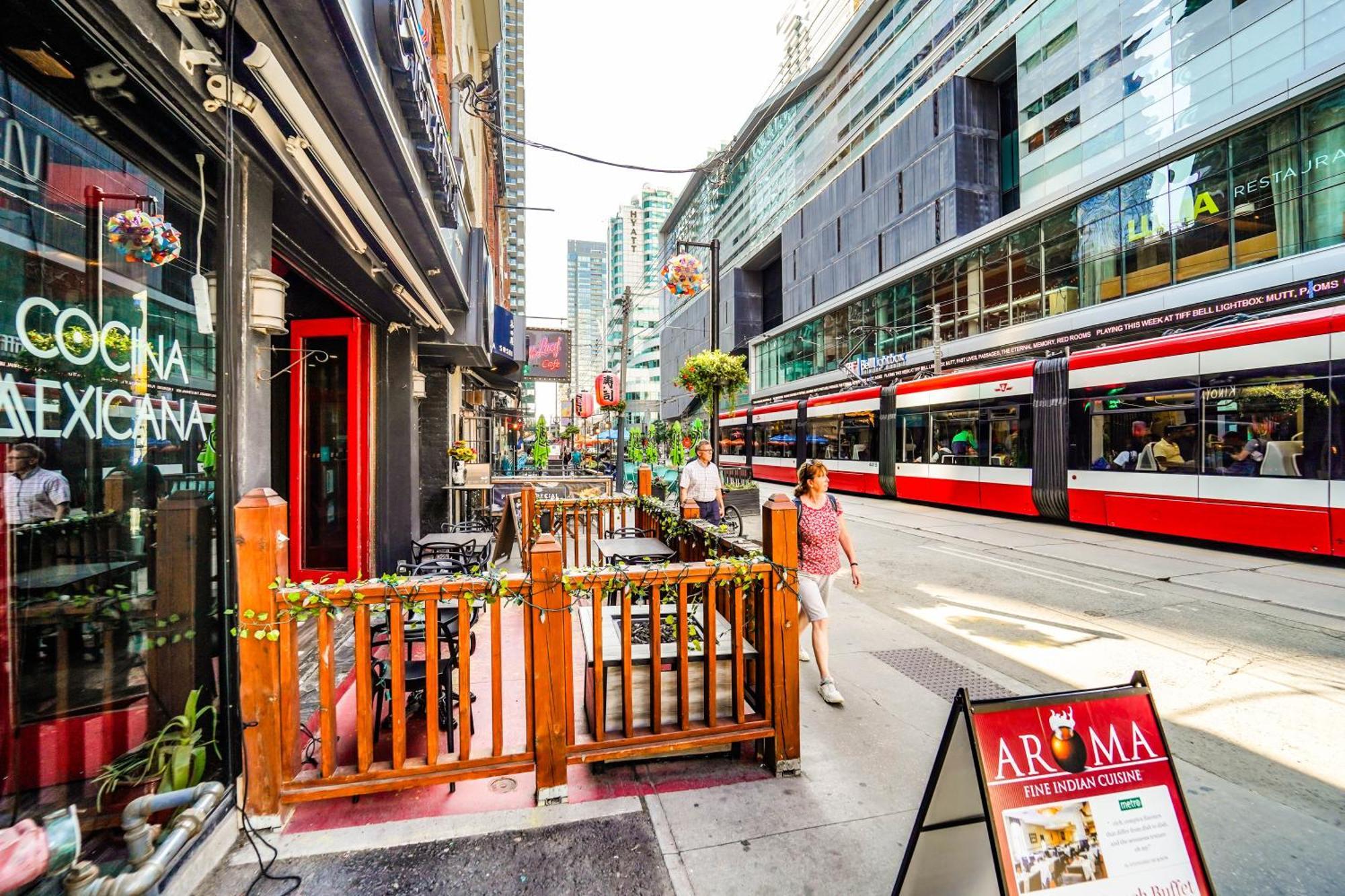 Chol Furnished Suites Heart Of Downtown Toronto, 2 Beds, Free Parking, Cn Tower View Dış mekan fotoğraf