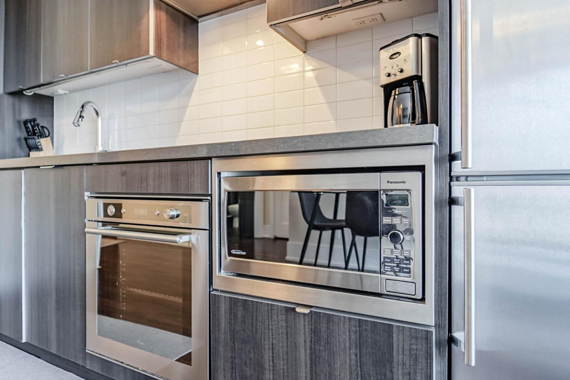 Chol Furnished Suites Heart Of Downtown Toronto, 2 Beds, Free Parking, Cn Tower View Dış mekan fotoğraf